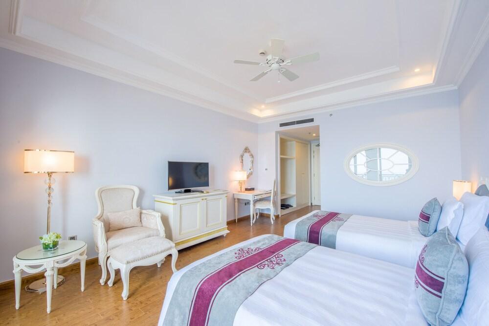 Melia Vinpearl Cua Hoi Beach Resort Cửa Lò Buitenkant foto